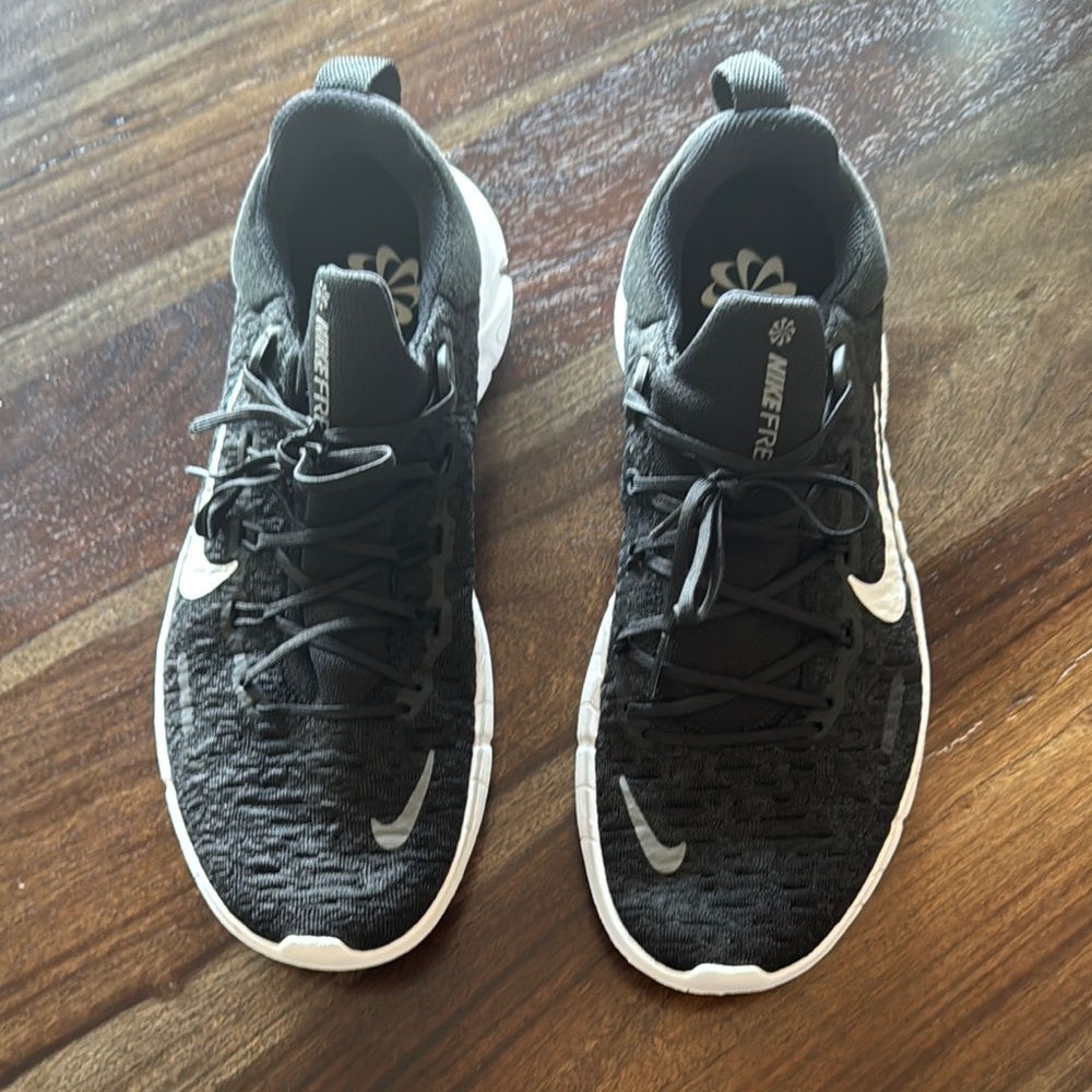 Nike Black and White Running Shoes